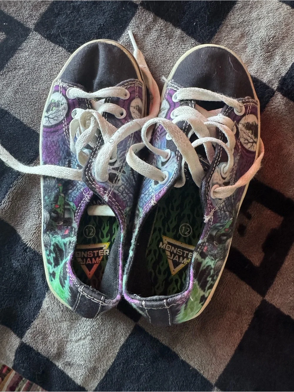 Monster Jam GRAVE DIGGER low top shoes